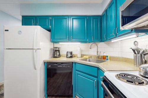 Mountain Village 5A Unit 121 in Dover, USA