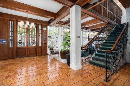Santa Rosa Stonehouse Private Wine Country Getaway detail