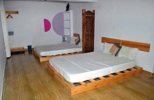 2 bedrooms, 3 beds