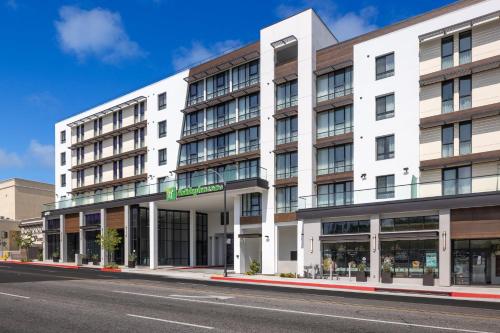 . Holiday Inn & Suites Monterey Park – Los Angeles by IHG
