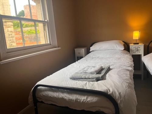 1 double bed, 2 twin beds