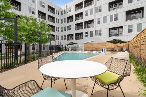 Luxury 1 Bedroom Apartment Near Tower Grove Park in Tower Grove, USA
