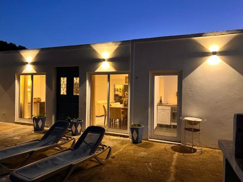 2 bedrooms, 5 beds