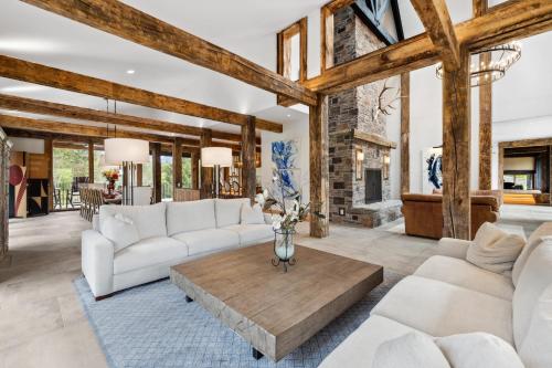 Extraordinary Manor, New Luxury Timber Frame Home in Franklin, USA