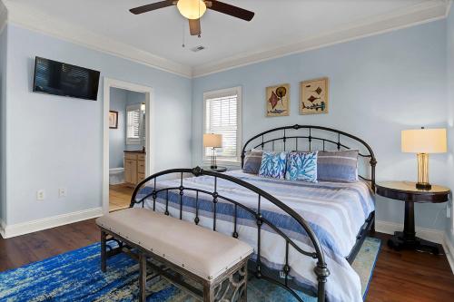 Bikinis & Martinis by Sea Scape Properties - image 3