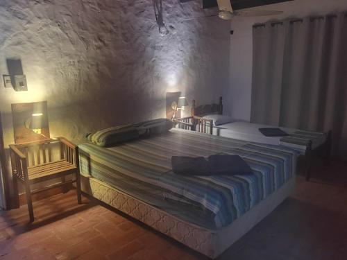 1 queen bed, 1 twin bed