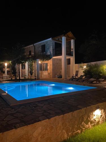 Viesnīcas āriene, Holiday home Bilini Dvori - house with swimming pool in Podbablje