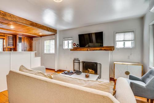 Quiet Cottage Less Than 1 Mi to Venice Beach and Boardwalk! in Los Angeles, USA