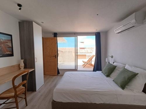 Penthouse 2 pièces avec terrasse vue mer à 150 m de la plage, Marseille (fotografie 8)