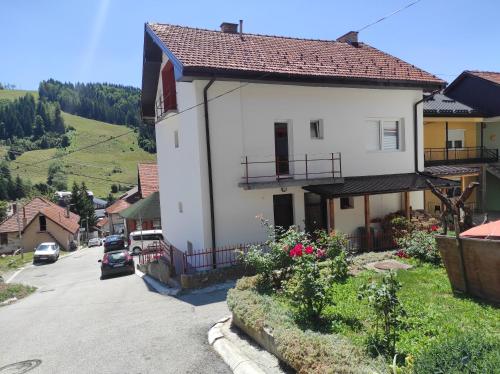 A szálláshely kívülről, Sunčana strana (Suncana strana) in Nova Varoš