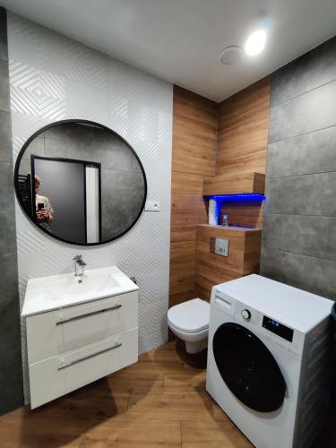 WYPOSAŻONY APARTAMENT, 10 KM szlakiem na Śnieżkę, otoczony górami i spokojem