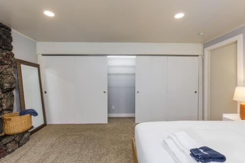 Private Apartment Near Canyons | King Bed + Full Kitchen + BBQ - image 2