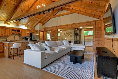 Tucked Away in Mineral Bluff, USA