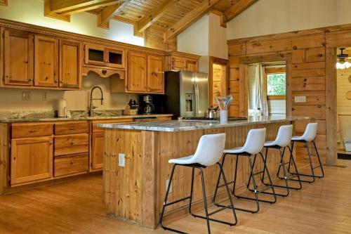 Tucked Away in Mineral Bluff, USA