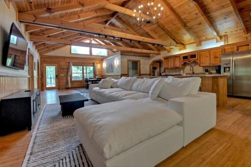 Tucked Away in Mineral Bluff, USA