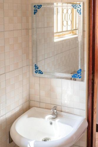 Badkamer, Tranquil Tororo Retreat in Tororo