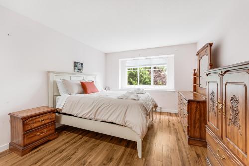 Spacious 4br Home in Fleetwood, with Free Parking in Guildford, Canada