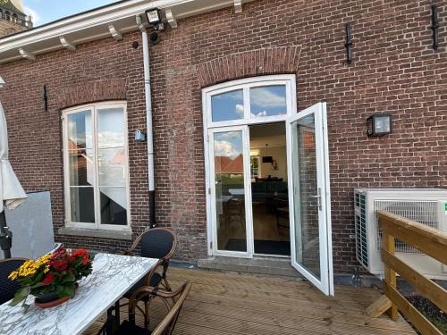 Buitenkant, Prachtig en ruim appartement in centrum Lochem in Lochem