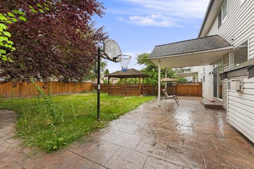 Spacious 6br Home in Fleetwood, with Free Parking