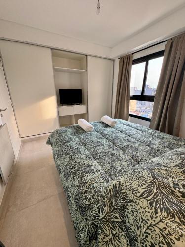 Deluxe One-Bedroom Apartment with City View image 9