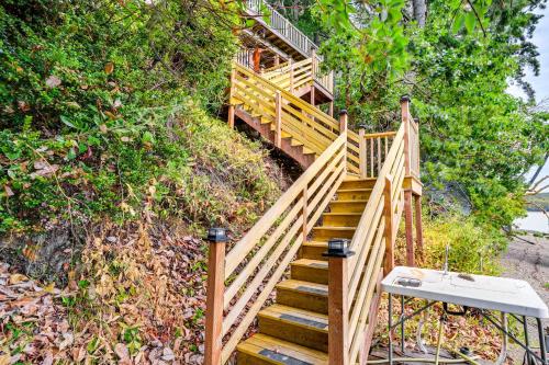 Serene Shelton Sanctuary with Private Beach and Kayaks Serene Shelton Sanctuary with Private Beach and Kayaks