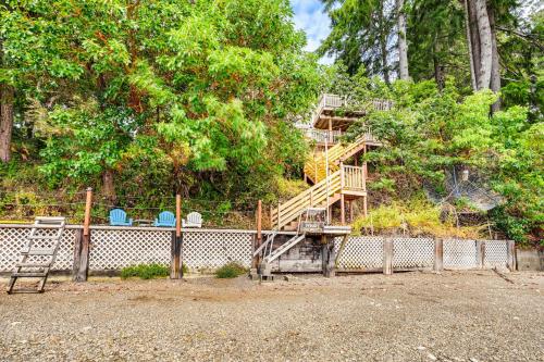 Serene Shelton Sanctuary with Private Beach and Kayaks Serene Shelton Sanctuary with Private Beach and Kayaks