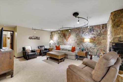 Lake Cliffe E203 by Great Western Lodging in Dillon, USA