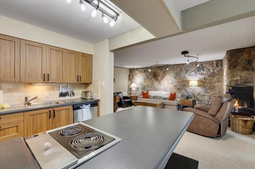 Lake Cliffe E203 by Great Western Lodging in Dillon, USA