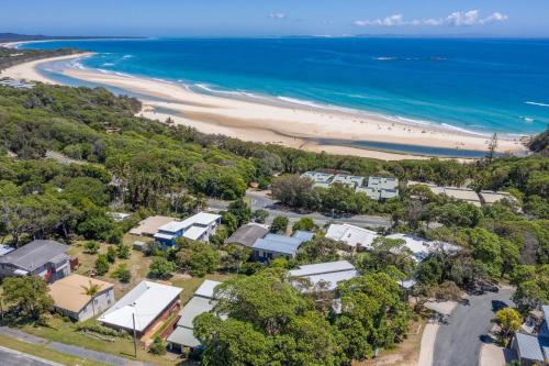 Colours of Cylinder by Discover Stradbroke