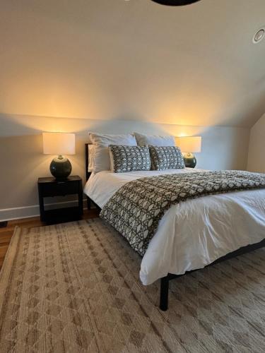 The Shotgun House from Fixer Upper - Steps to Silos, BU, & Downtown The Shotgun House from Fixer Upper - Steps to Silos, BU, & Downtown