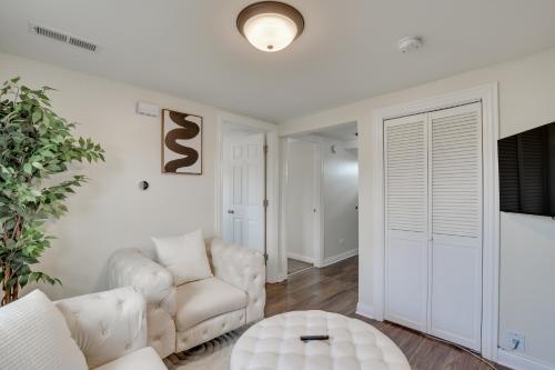 Dog-Friendly Unit Near Chicago with Backyard! in Blue Island, USA