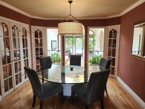 The Genesee Luxury Villa With Pool & Pet Friendly in Los Angeles, USA