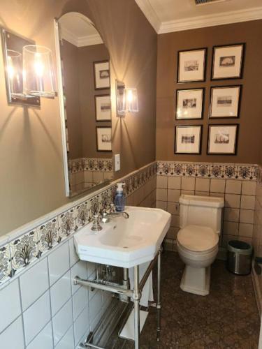 The Genesee Luxury Villa With Pool & Pet Friendly in Los Angeles, USA