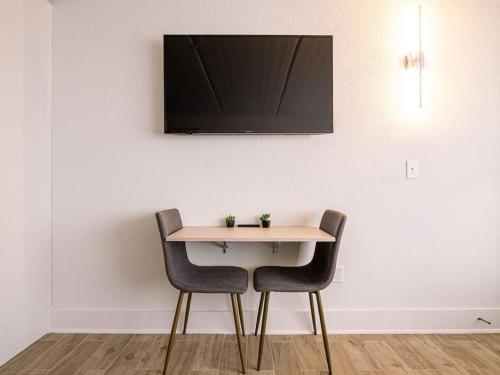Delightful 1BR Condo Next to Disney With Lake view thumb 2