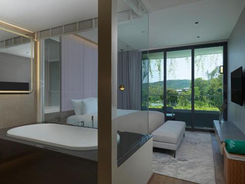 room detail thumbnail 1