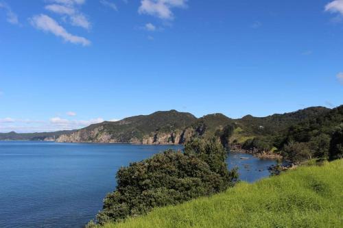 TWO IN THE BUSH - Stunning views, bush hideaway!