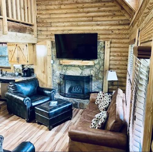 Rustic Black Bear Cabin in Pigeon Forge, USA