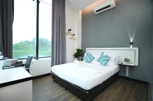 Swing & Pillows - Kota Kemuning Selangor, Шах-Алам