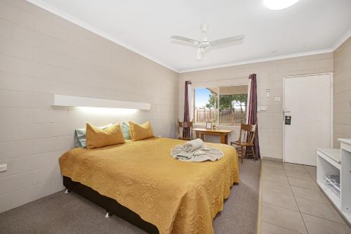 Hillview Motel Charters Towers QLD in ชาเตอรส์ทาวเวอรส์