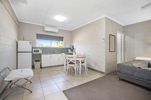 Hillview Motel Charters Towers QLD in ชาเตอรส์ทาวเวอรส์