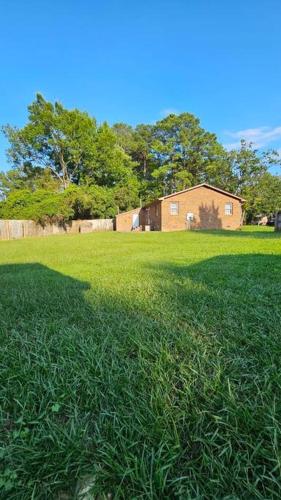 Cozy 2BR sleeps 6 near ECU Stadium and Hospital in Wilson Acres