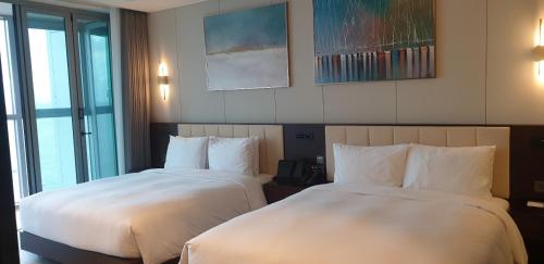 Suite with Sea View with Breakfast for 1 person
