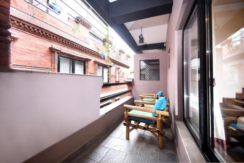 room detail thumbnail 1