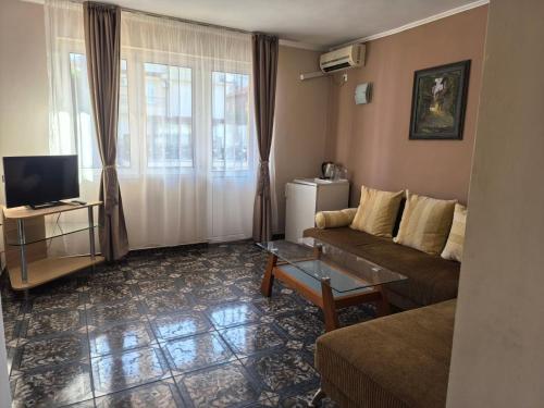 Family Apartment with Balcony room in Family Hotel Alfa Vita