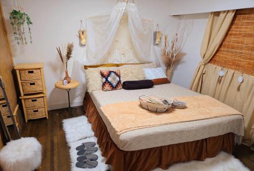 Beautiful Room In the Heart of Vancouver! Private Parking, Self Check-in & Just 4 mins to Metrotown! in Burnaby, Canada