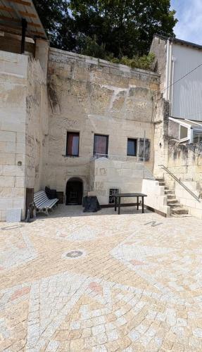 Troglodyte des Poètes gîte à louer Le Bordage