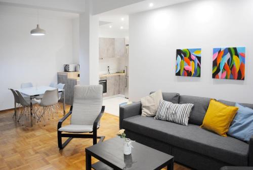 Renovated 2 Bedrooms Flat Near the center 4