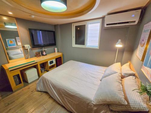 room detail thumbnail 1