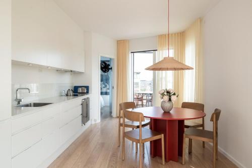 Penthouse with 2 terraces & harbour views, Копенгаген (фото 3)