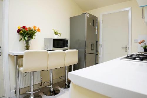 Cosy 1 Bed-Flat with Patio Near Heathrow